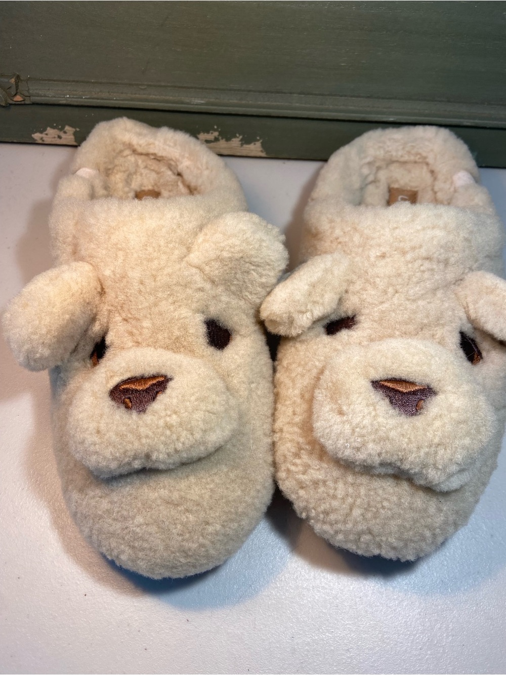Women’s UGG Elea Pooch Slip-On Sheepskin Upper Slippers - Cream SZ 8